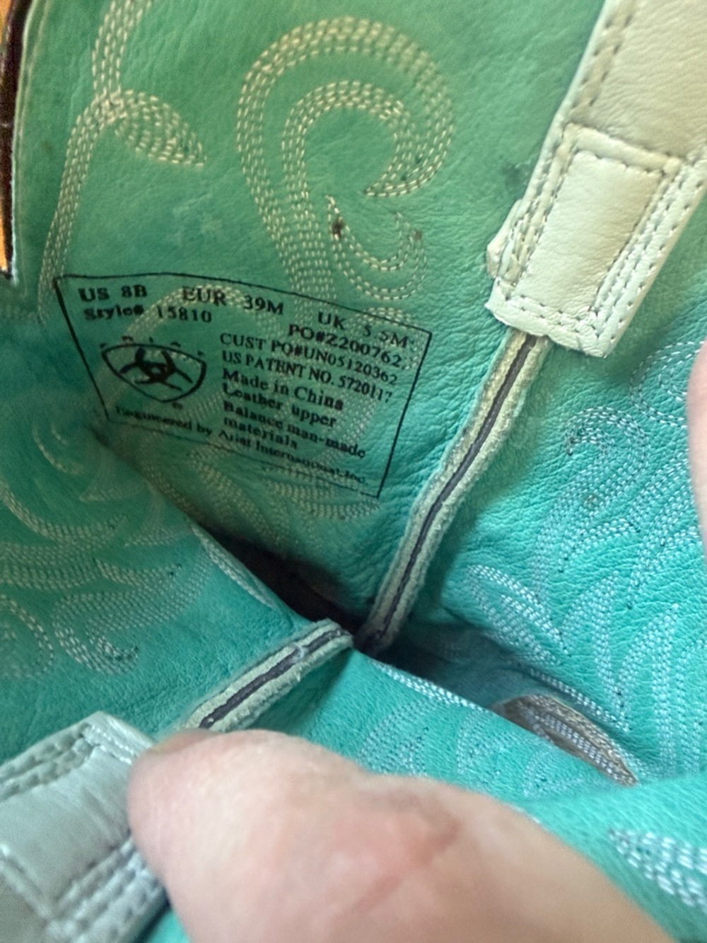 Ariat Boots- beautiful Turquoise and Cream Western Boot Interior Detail like new - Picture 2 of 4